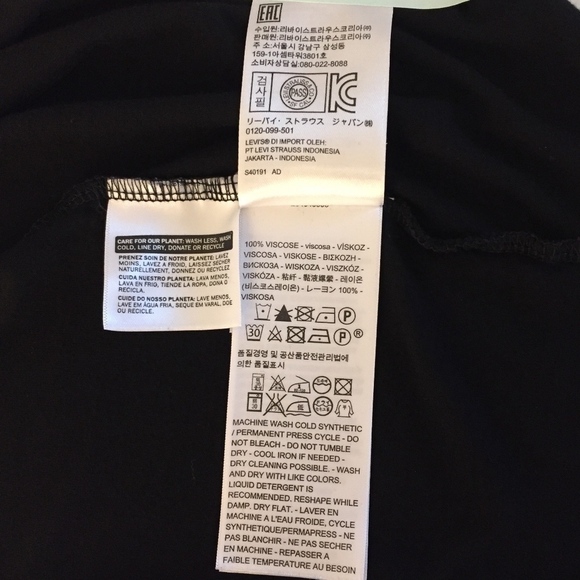 Levi's V-Neck Tee Womens Small Black T-Shirt Viscose Red Tab - Picture 6 of 6